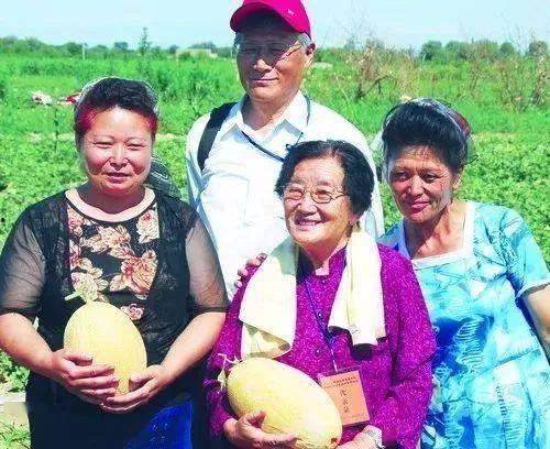 人民教师吃瓜,吃瓜之余，坚守教育初心